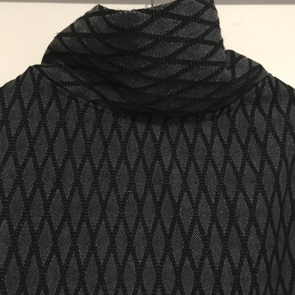 Black Diamond Witchy Shawl + Pin - Picture 5 of 11
